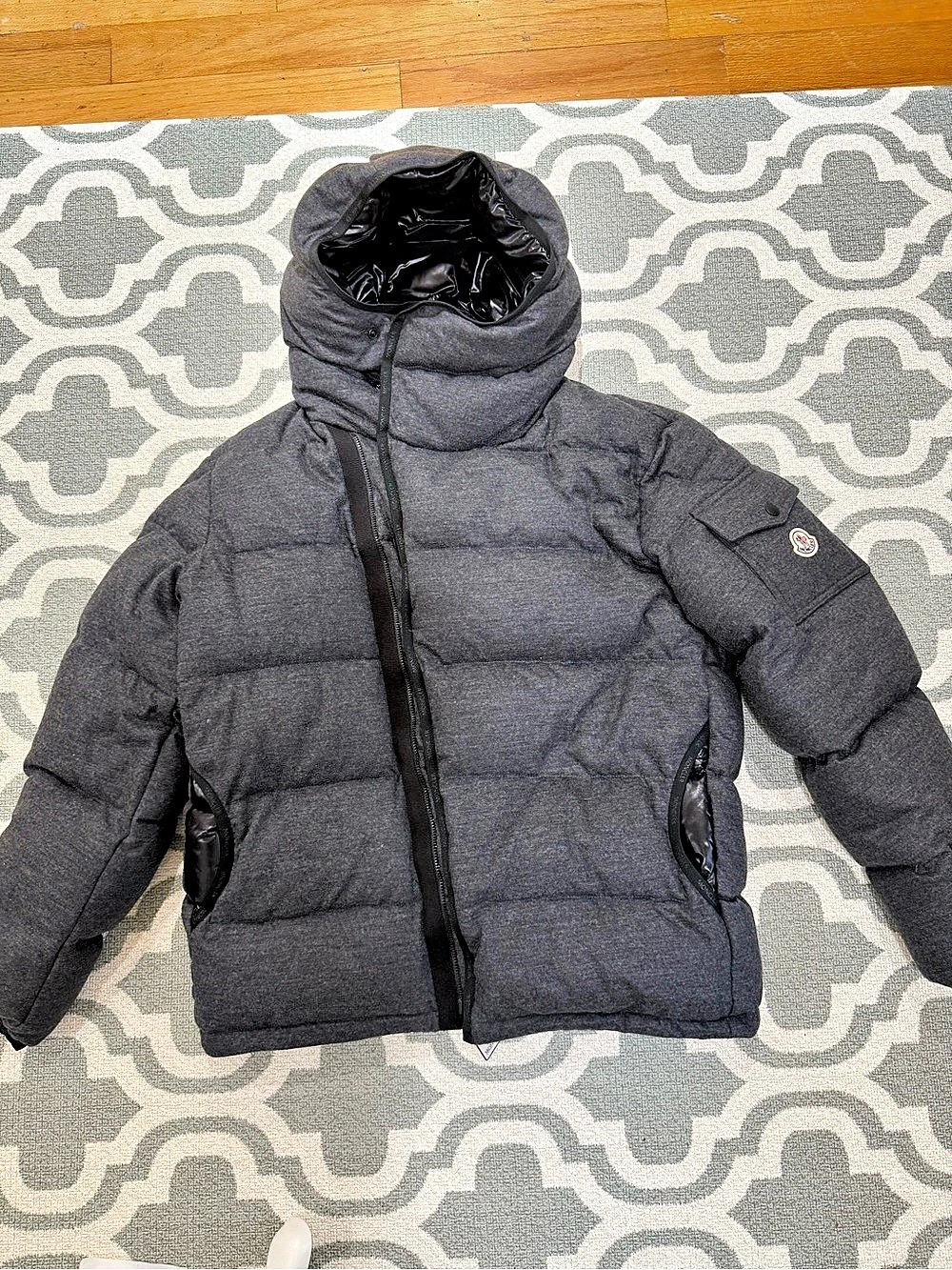 Moncler Neuvic Down Jacket Grey Virgin Wool Puffer Hooded Coat NWOT - Picture 2 of 8